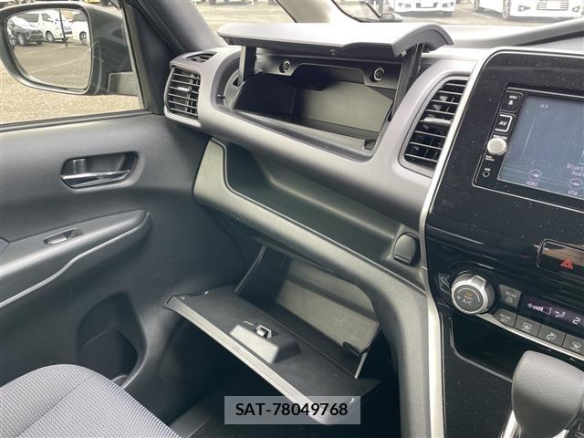 Nissan SERENA 2018 8927456-4
