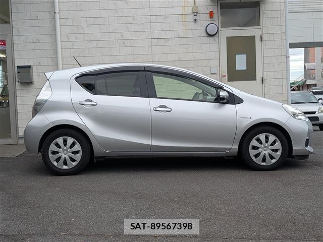 Toyota AQUA 2013 8705754-26