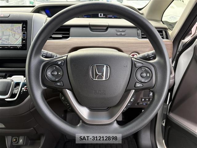 Honda FREED 2022 8684678-26