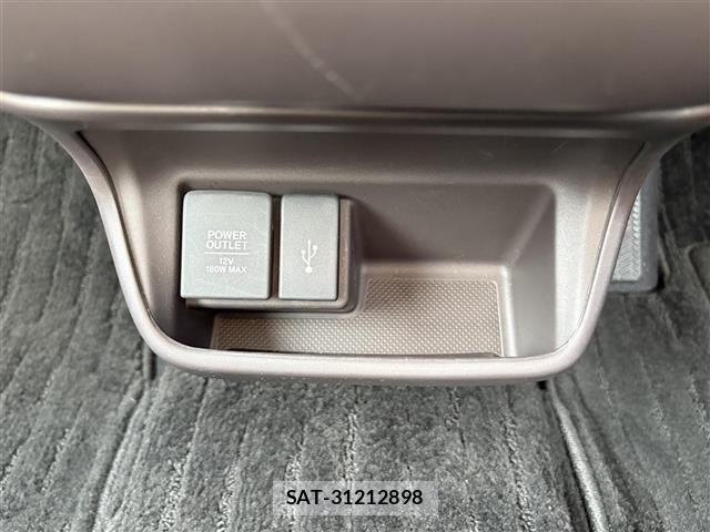 Honda FREED 2022 8684678-3