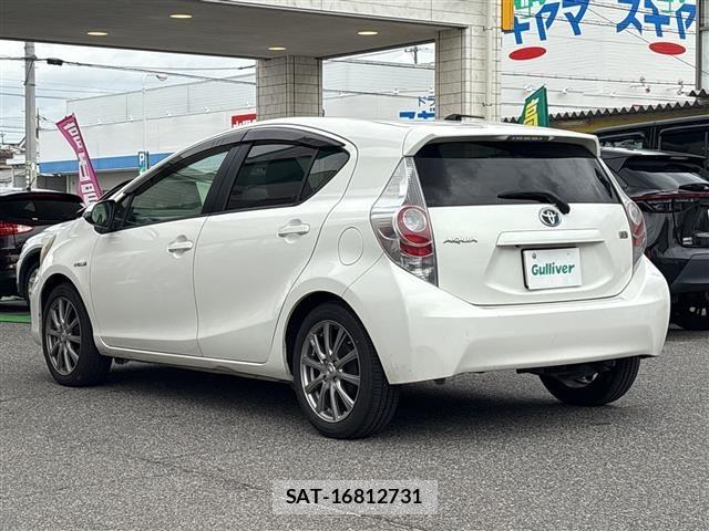 Toyota AQUA 2013 8705761-13