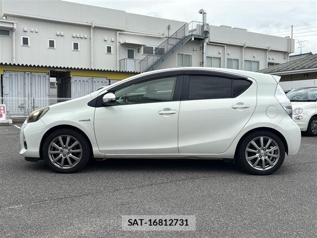 Toyota AQUA 2013 8705761-3