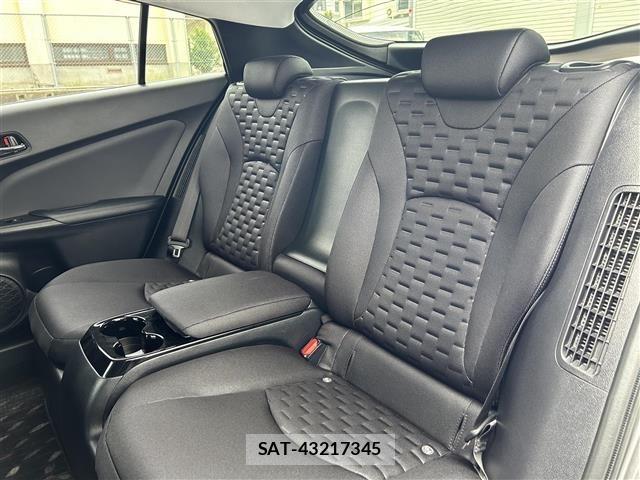 Toyota PRIUS PHV 2018 8692751-6