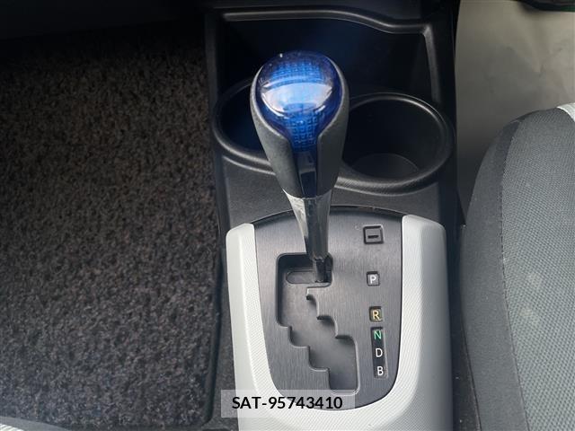 Toyota AQUA 2013 8705763-12