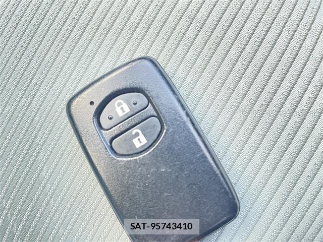 Toyota AQUA 2013 8705763-6