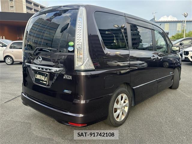 Nissan SERENA 2013 8927598-1