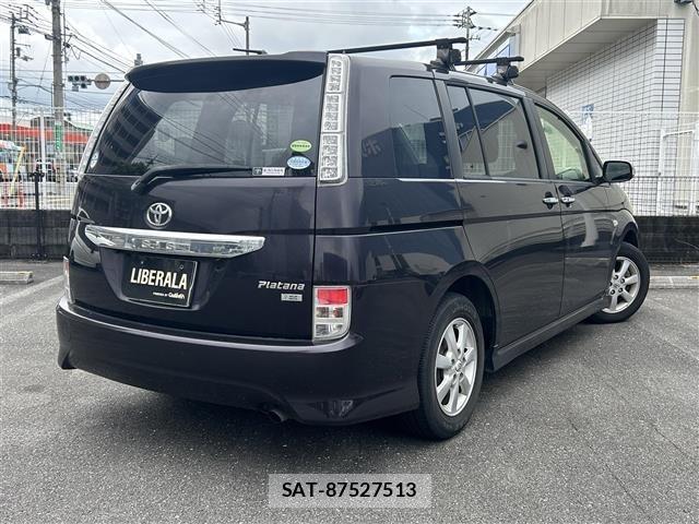 Toyota ISIS 2012 8947886-1