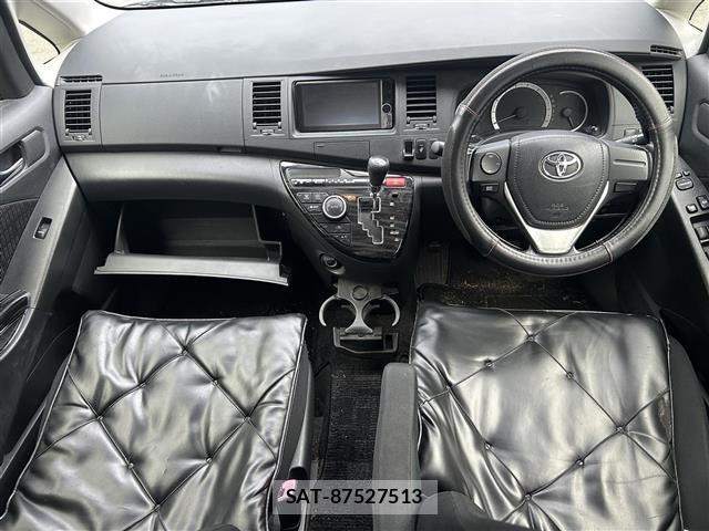 Toyota ISIS 2012 8947886-2