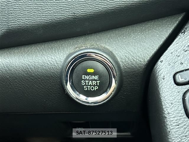 Toyota ISIS 2012 8947886-3