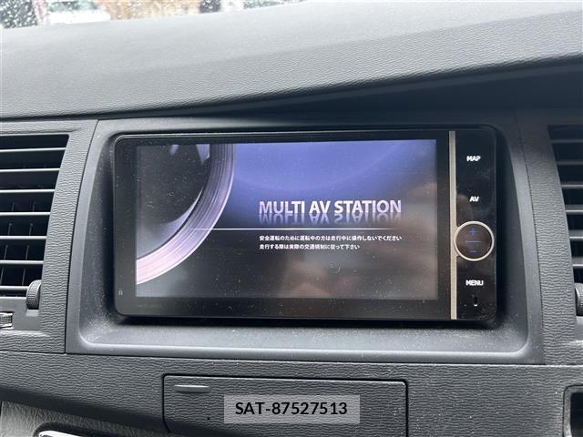 Toyota ISIS 2012 8947886-4