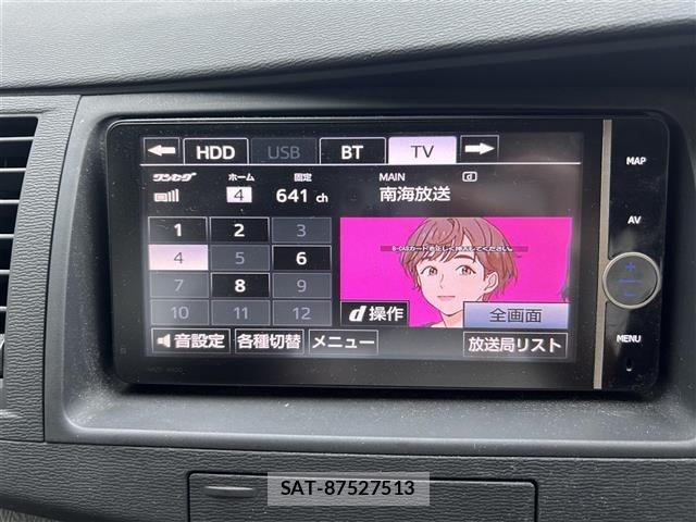 Toyota ISIS 2012 8947886-5