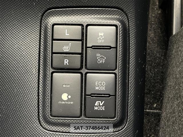 Toyota AQUA 2018 8705771-1