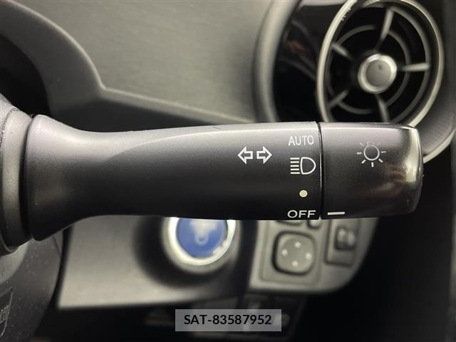 Toyota AQUA 2017 8705772-17