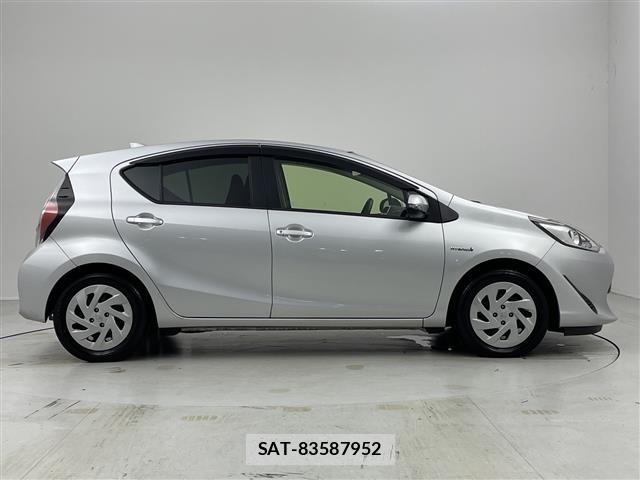 Toyota AQUA 2017 8705772-26