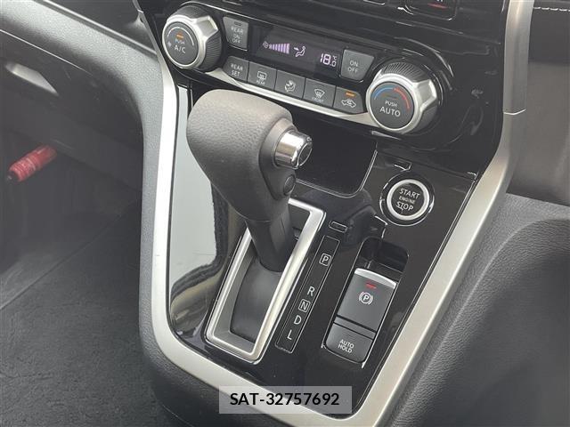 Nissan SERENA 2017 8927672-6