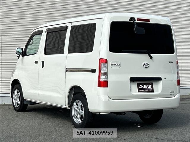 Toyota TOWNACE VAN 2022 8887020-13