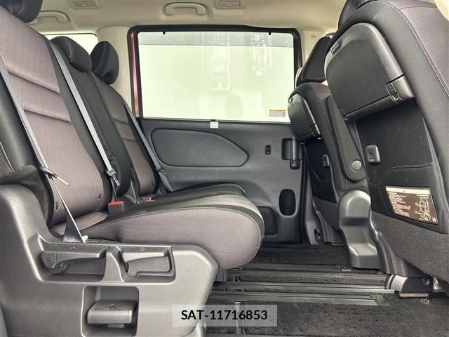 Nissan SERENA 2017 8927750-12
