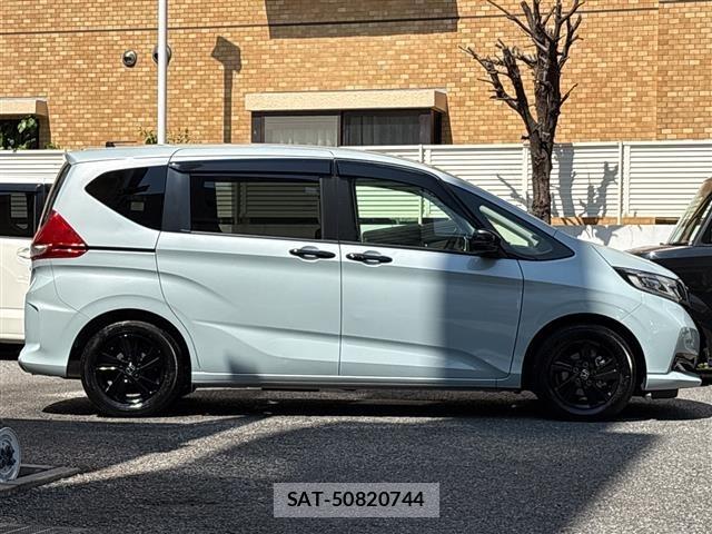 Honda FREED 2023 8684691-22