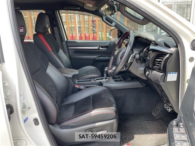Toyota HILUX 2022 8682902-6