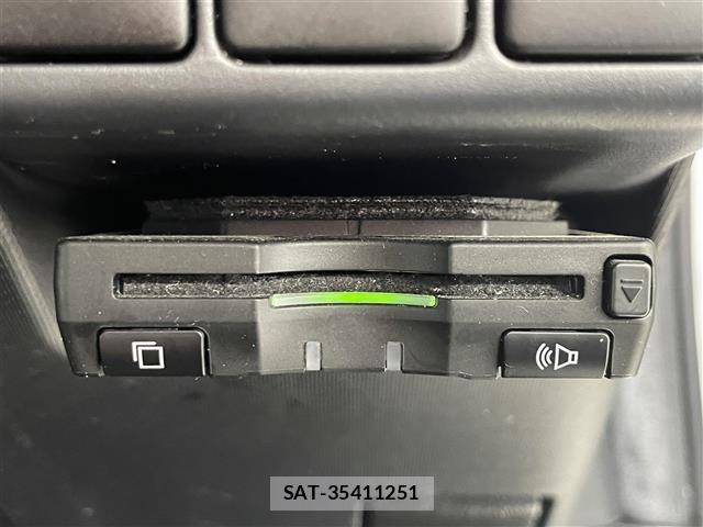 Toyota AQUA 2013 8705802-1