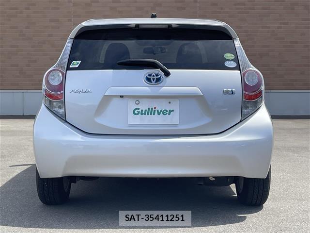 Toyota AQUA 2013 8705802-13