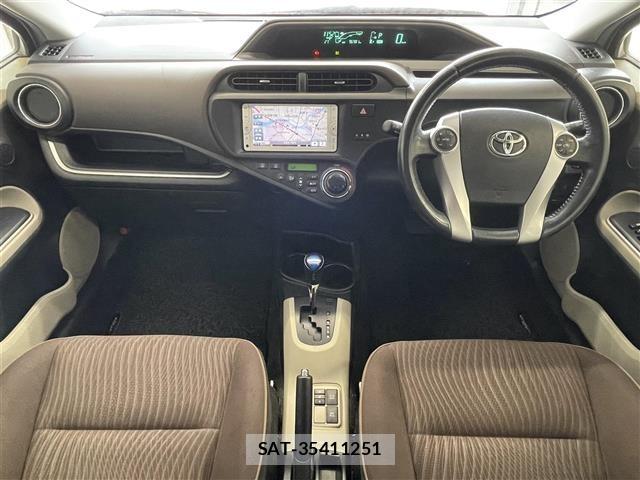 Toyota AQUA 2013 8705802-15