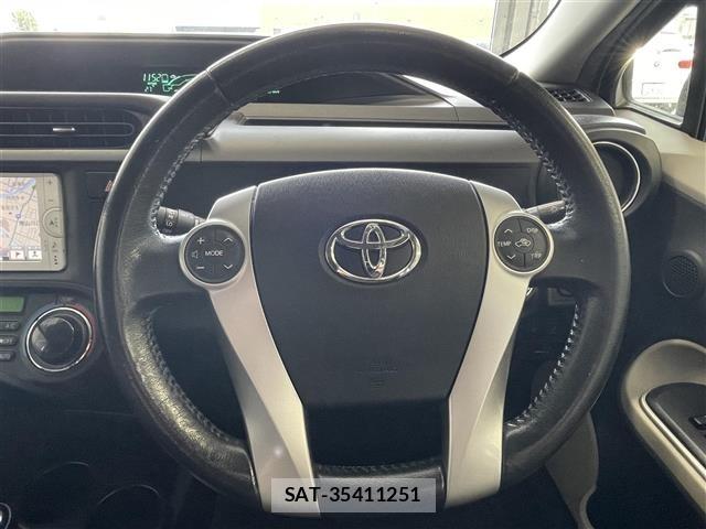 Toyota AQUA 2013 8705802-17