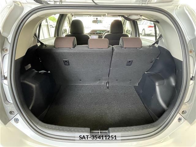 Toyota AQUA 2013 8705802-22