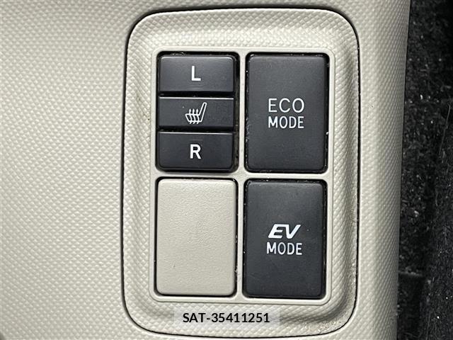 Toyota AQUA 2013 8705802-3