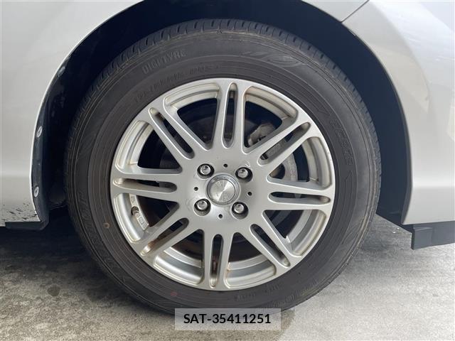 Toyota AQUA 2013 8705802-9