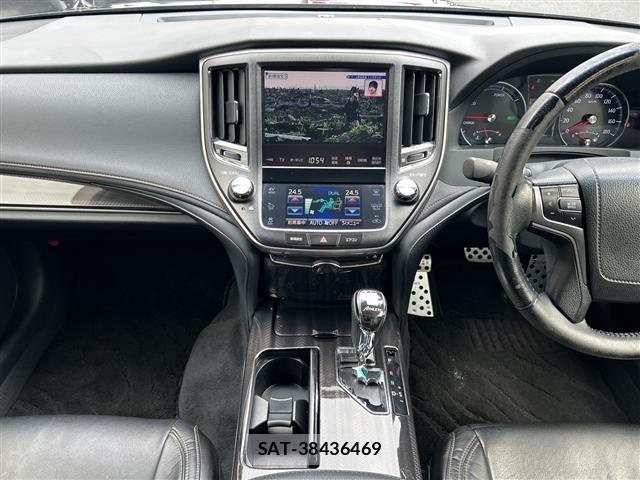 Toyota CROWN 2015 8680580-1