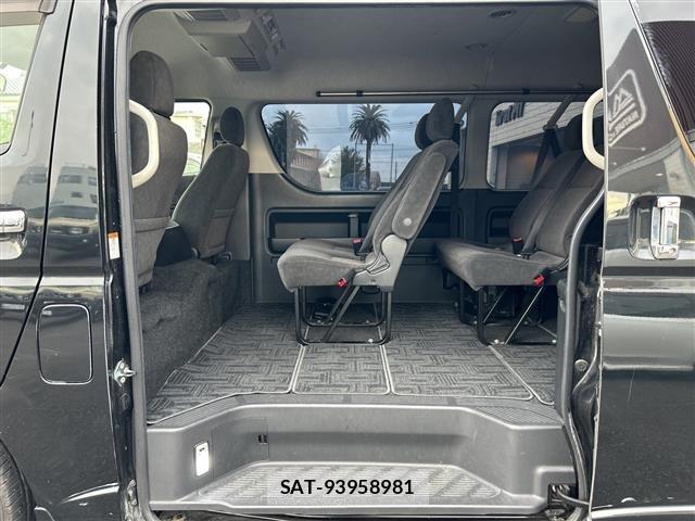 Toyota HIACE WAGON 2017 8861813-15