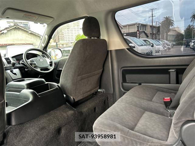 Toyota HIACE WAGON 2017 8861813-16