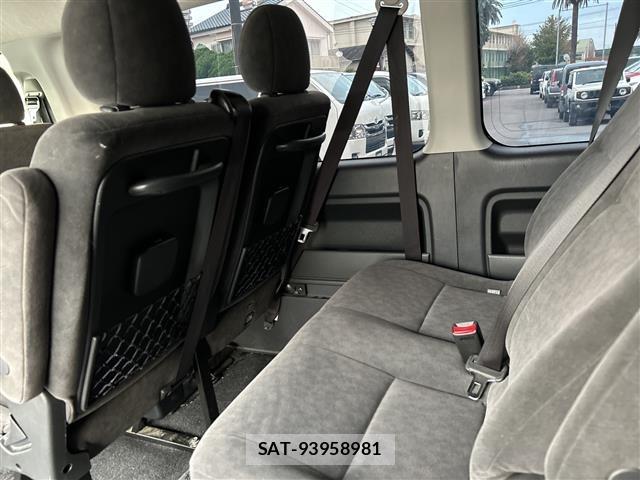 Toyota HIACE WAGON 2017 8861813-17