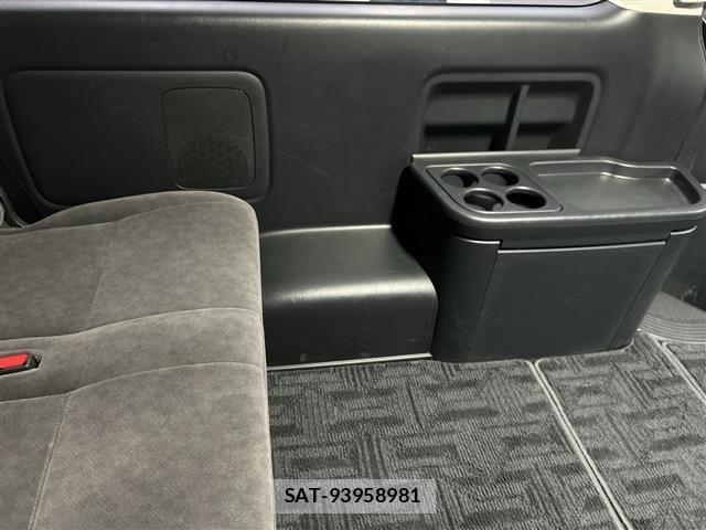 Toyota HIACE WAGON 2017 8861813-18