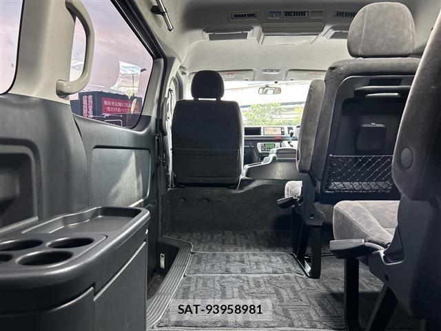 Toyota HIACE WAGON 2017 8861813-3