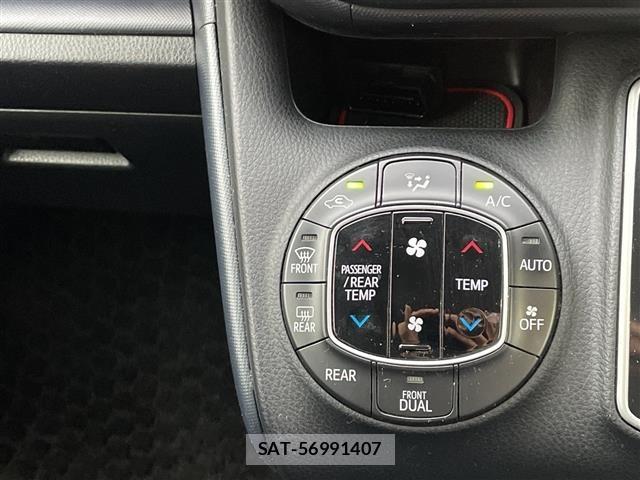 Toyota NOAH 2015 8683581-1