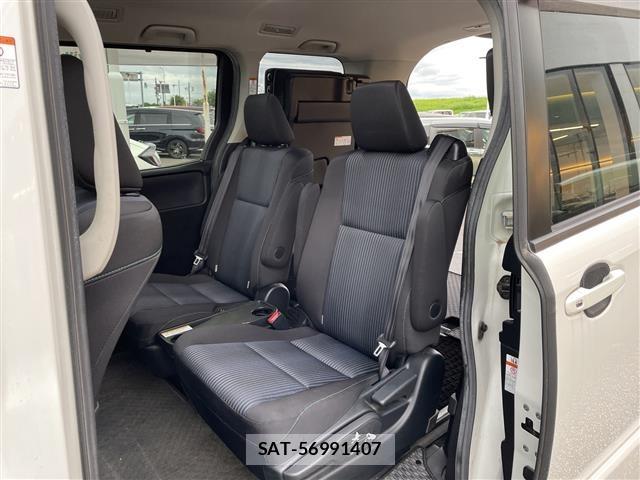 Toyota NOAH 2015 8683581-11