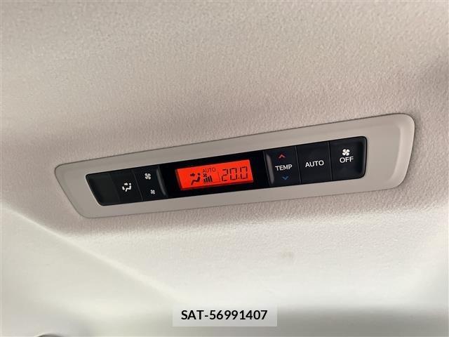 Toyota NOAH 2015 8683581-7