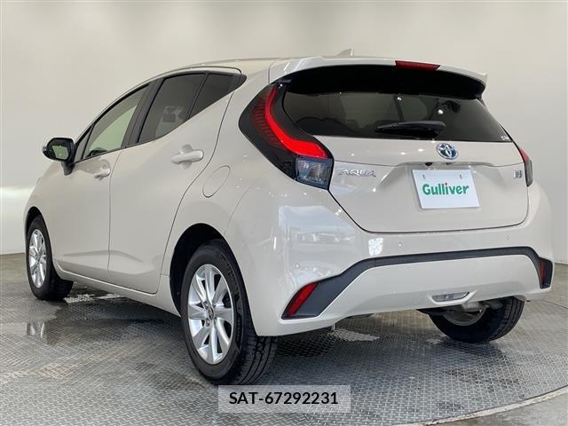 Toyota AQUA 2022 8705804-13