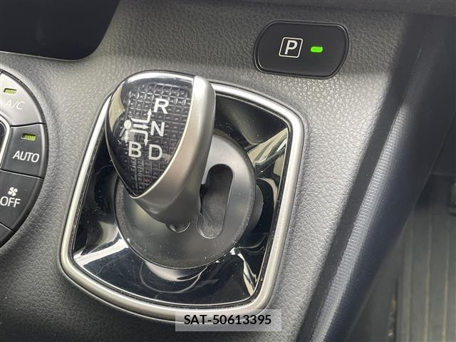 Toyota NOAH 2014 8683582-11