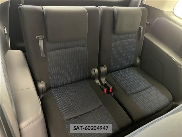 Toyota ISIS 2013 8947901-12