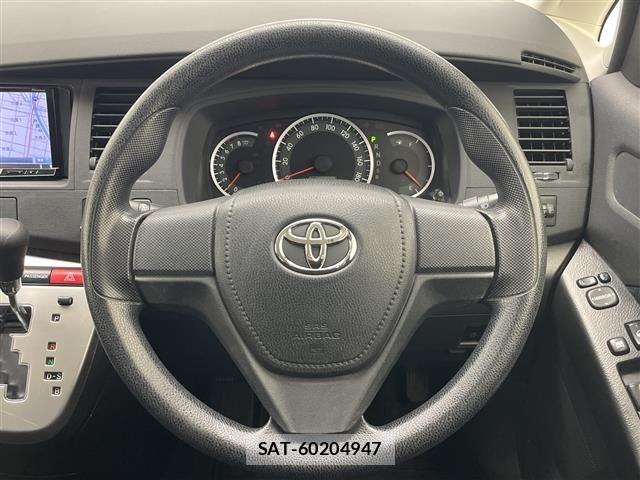 Toyota ISIS 2013 8947901-14