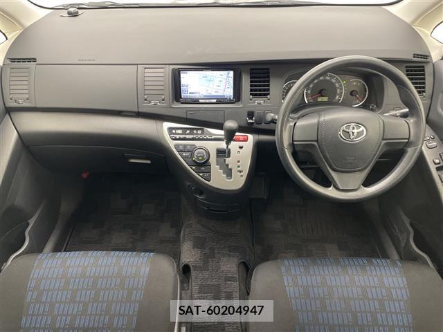 Toyota ISIS 2013 8947901-15