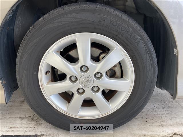 Toyota ISIS 2013 8947901-20