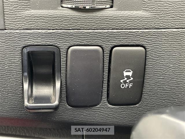 Toyota ISIS 2013 8947901-21