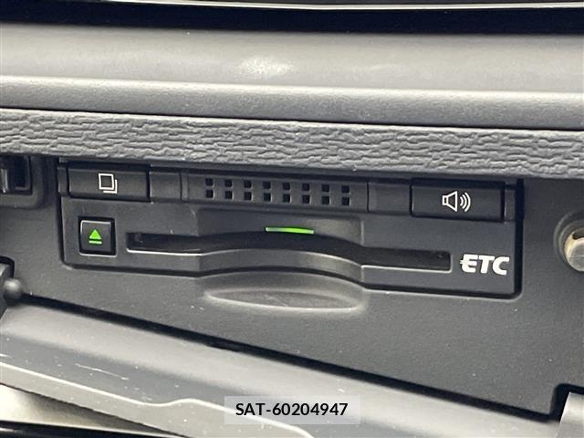 Toyota ISIS 2013 8947901-3