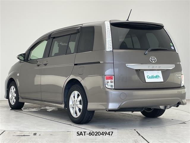 Toyota ISIS 2013 8947901-4