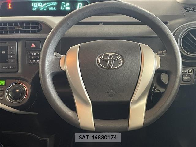 Toyota AQUA 2013 8705819-11