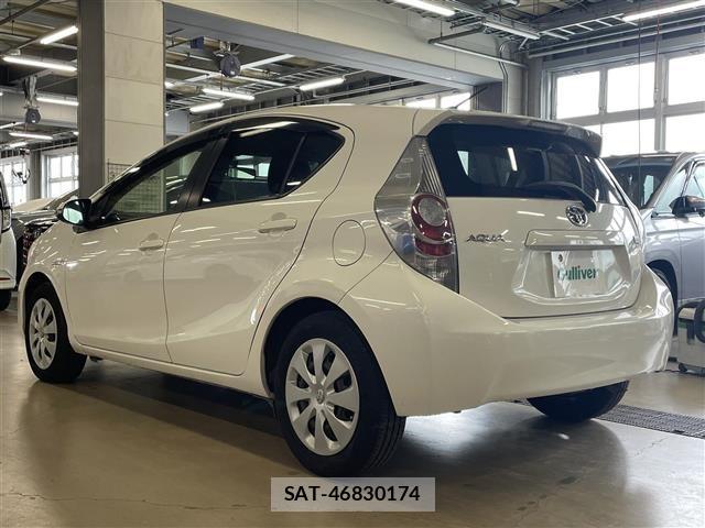 Toyota AQUA 2013 8705819-18